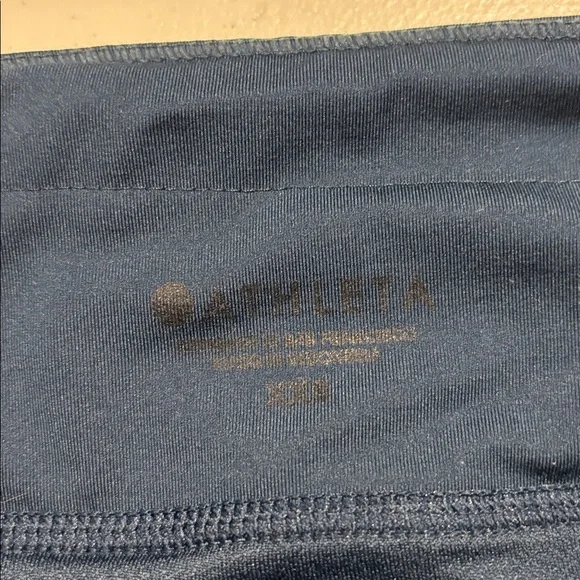ATHLETA RUNNING SHORTS - Picture 4 of 6